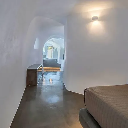 Aqua Serenity Luxury Santorini Ia