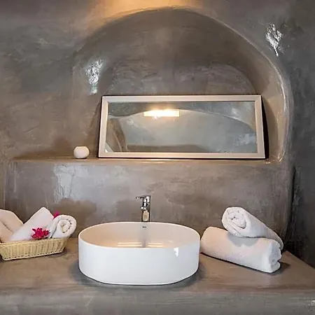 Aqua Serenity Luxury Santorini Hotel