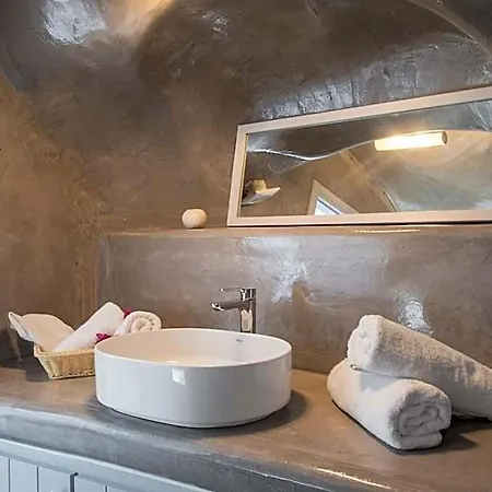 Aqua Serenity Luxury Santorini Hotel Ia