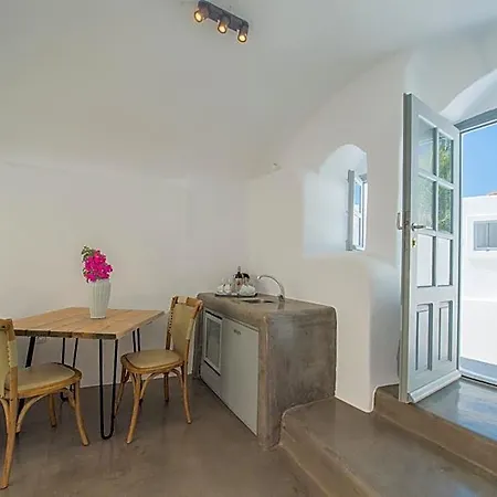 Aqua Serenity Luxury Santorini Hotel 3*